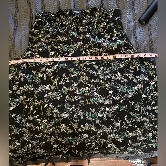 Sleeveless Blouse - Picture 5 of 6